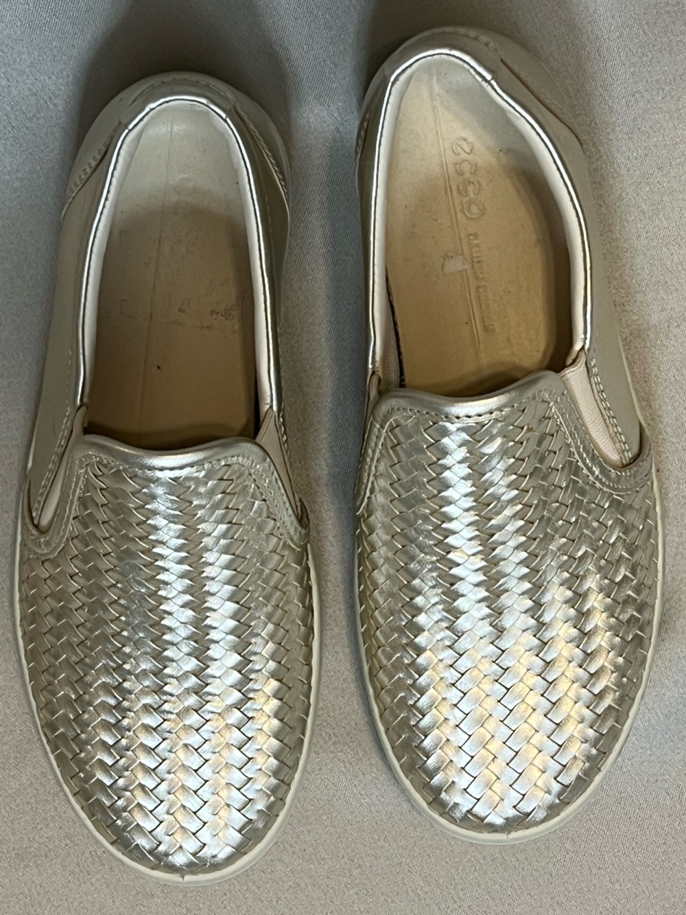 ECCO (Whoops!) Woven Slip-on Gold 4-4.5 NWOB